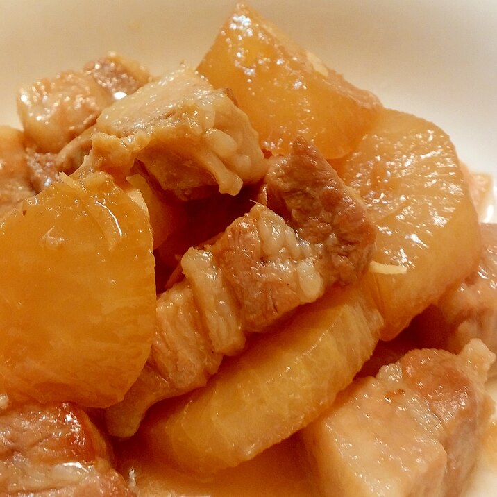 ご飯のお供(^o^)豚バラと大根の煮物
